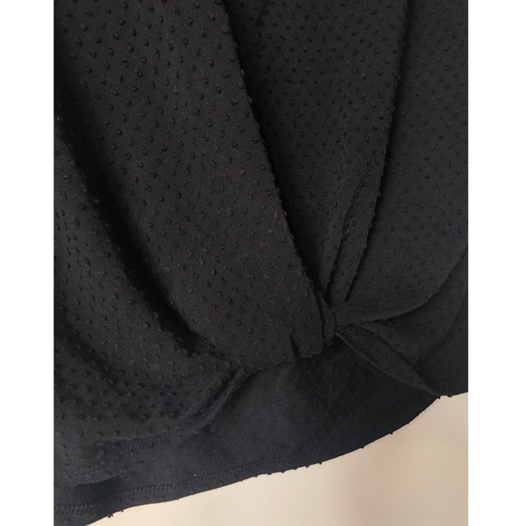 2/$20π W5 β’ Short sleeved front wrap shirt β’ sz L - Picture 3 of 4